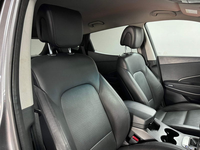 Hyundai Santa Fe 2.2 CRDi Premium 4WD Euro 5 5dr (7 seat) 5dr Manual 2025