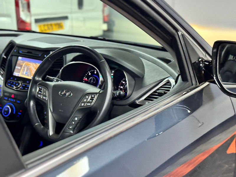 Hyundai Santa Fe 2.2 CRDi Premium SE Auto 4WD Euro 5 5dr (7 seat) 5dr Automatic 2025