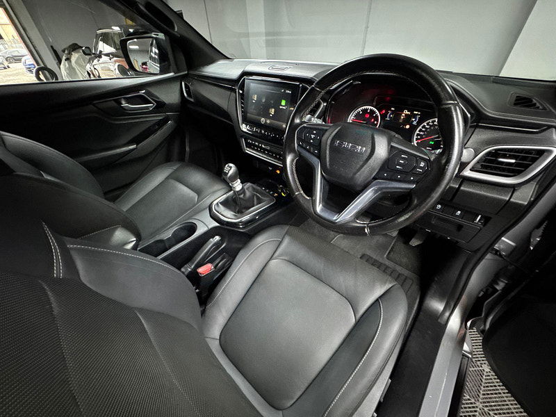 Isuzu D-Max 1.9 TD V-Cross Pickup Double Cab 4dr Diesel Manual 4WD Euro 6 (s/s) (164 ps) 4dr Manual 2025