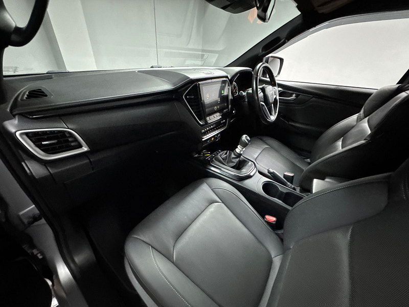Isuzu D-Max 1.9 TD V-Cross Pickup Double Cab 4dr Diesel Manual 4WD Euro 6 (s/s) (164 ps) 4dr Manual 2025