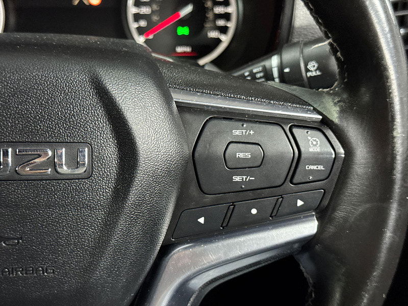 Isuzu D-Max 1.9 TD V-Cross Pickup Double Cab 4dr Diesel Manual 4WD Euro 6 (s/s) (164 ps) 4dr Manual 2025