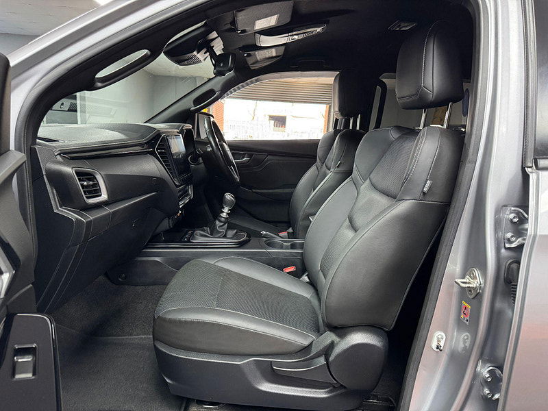 Isuzu D-Max 1.9 TD V-Cross Pickup Double Cab 4dr Diesel Manual 4WD Euro 6 (s/s) (164 ps) 4dr Manual 2025