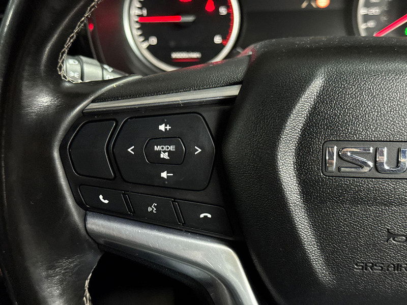 Isuzu D-Max 1.9 TD V-Cross Pickup Double Cab 4dr Diesel Manual 4WD Euro 6 (s/s) (164 ps) 4dr Manual 2025