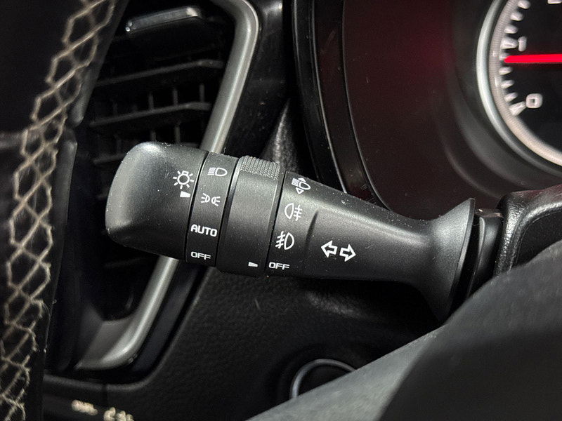 Isuzu D-Max 1.9 TD V-Cross Pickup Double Cab 4dr Diesel Manual 4WD Euro 6 (s/s) (164 ps) 4dr Manual 2025