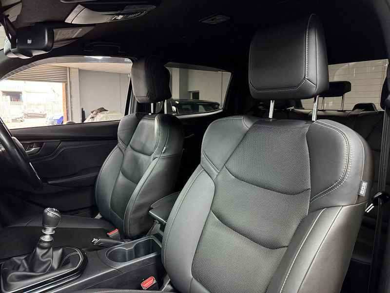 Isuzu D-Max 1.9 TD V-Cross Pickup Double Cab 4dr Diesel Manual 4WD Euro 6 (s/s) (164 ps) 4dr Manual 2025