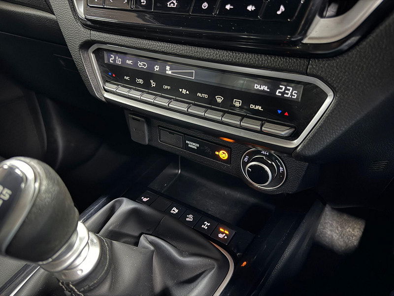 Isuzu D-Max 1.9 TD V-Cross Pickup Double Cab 4dr Diesel Manual 4WD Euro 6 (s/s) (164 ps) 4dr Manual 2025