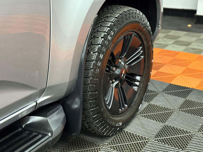 Isuzu D-Max 1.9 TD V-Cross Pickup Double Cab 4dr Diesel Manual 4WD Euro 6 (s/s) (164 ps) 4dr Manual 2025