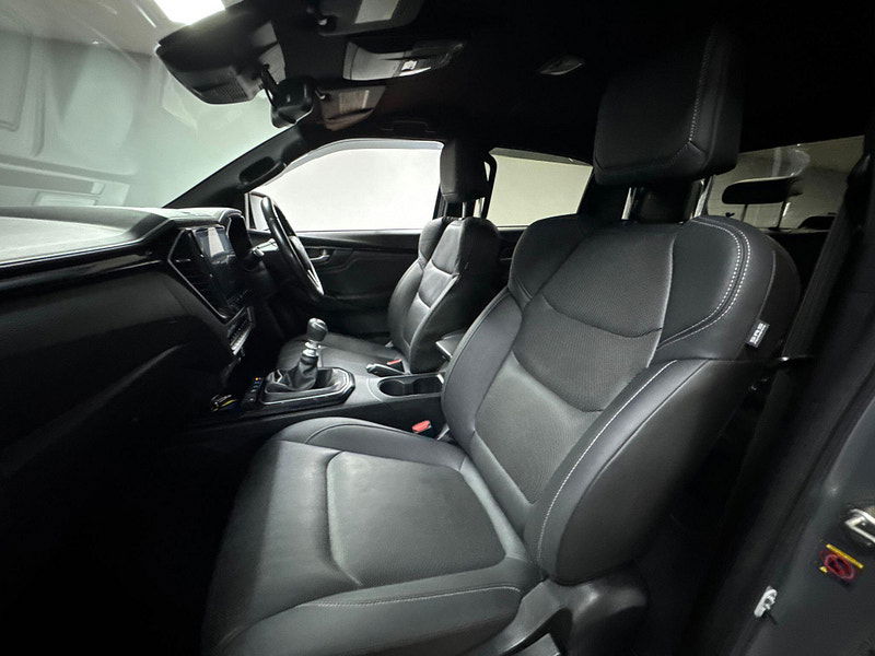 Isuzu D-Max 1.9 TD V-Cross Pickup Double Cab 4dr Diesel Manual 4WD Euro 6 (s/s) (164 ps) 4dr Manual 2025