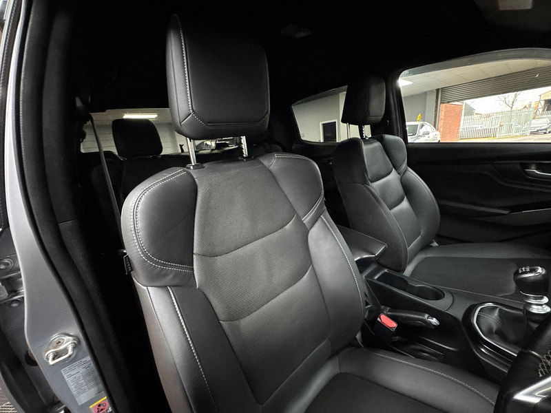 Isuzu D-Max 1.9 TD V-Cross Pickup Double Cab 4dr Diesel Manual 4WD Euro 6 (s/s) (164 ps) 4dr Manual 2025