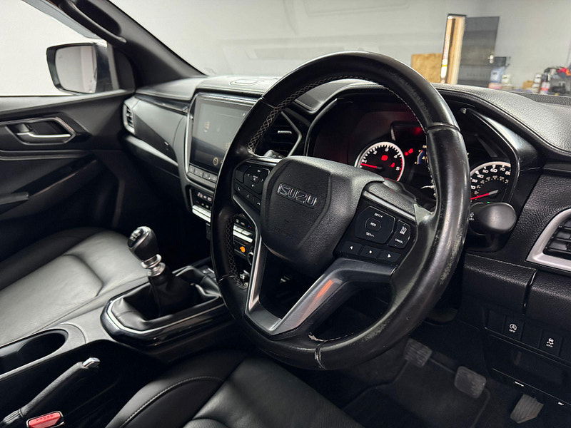 Isuzu D-Max 1.9 TD V-Cross Pickup Double Cab 4dr Diesel Manual 4WD Euro 6 (s/s) (164 ps) 4dr Manual 2025