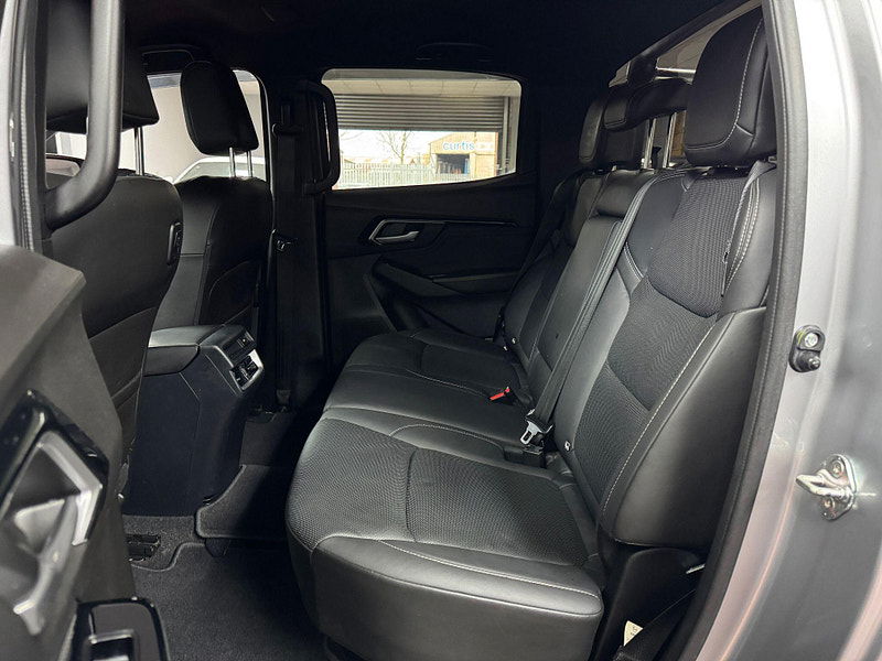 Isuzu D-Max 1.9 TD V-Cross Pickup Double Cab 4dr Diesel Manual 4WD Euro 6 (s/s) (164 ps) 4dr Manual 2025