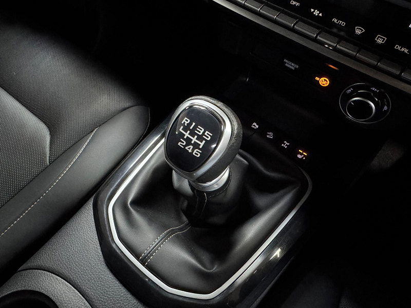 Isuzu D-Max 1.9 TD V-Cross Pickup Double Cab 4dr Diesel Manual 4WD Euro 6 (s/s) (164 ps) 4dr Manual 2025