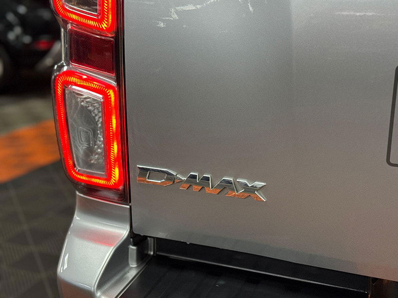 Isuzu D-Max 1.9 TD V-Cross Pickup Double Cab 4dr Diesel Manual 4WD Euro 6 (s/s) (164 ps) 4dr Manual 2025