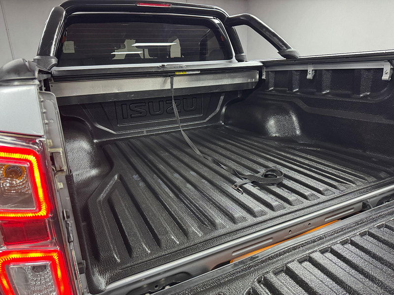 Isuzu D-Max 1.9 TD V-Cross Pickup Double Cab 4dr Diesel Manual 4WD Euro 6 (s/s) (164 ps) 4dr Manual 2026