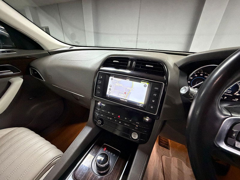 Jaguar F-PACE 3.0 D300 V6 Portfolio Auto AWD Euro 6 (s/s) 5dr 5dr Automatic 2026