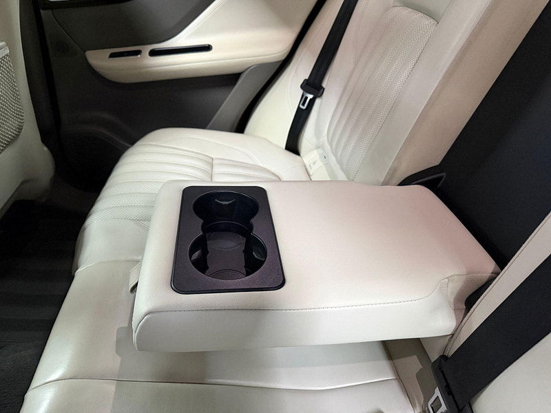 Jaguar F-PACE 3.0 D300 V6 Portfolio Auto AWD Euro 6 (s/s) 5dr 5dr Automatic 2026