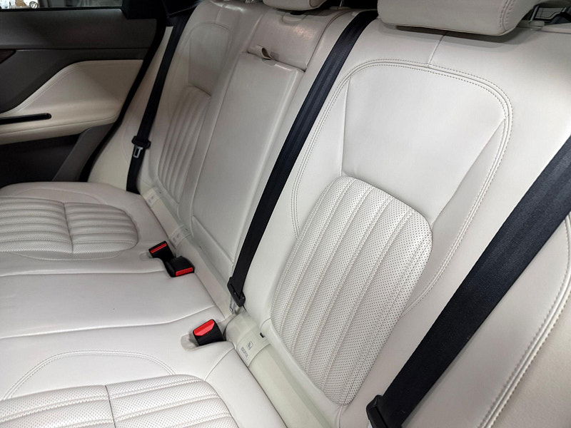 Jaguar F-PACE 3.0 D300 V6 Portfolio Auto AWD Euro 6 (s/s) 5dr 5dr Automatic 2026