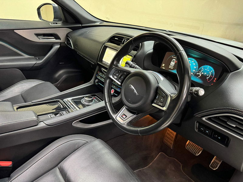 Jaguar F-PACE 3.0 D300 V6 S Auto AWD Euro 6 (s/s) 5dr 5dr Automatic 2025