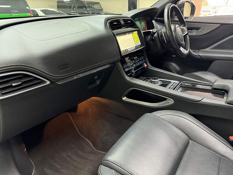 Jaguar F-PACE 3.0 D300 V6 S Auto AWD Euro 6 (s/s) 5dr 5dr Automatic 2025
