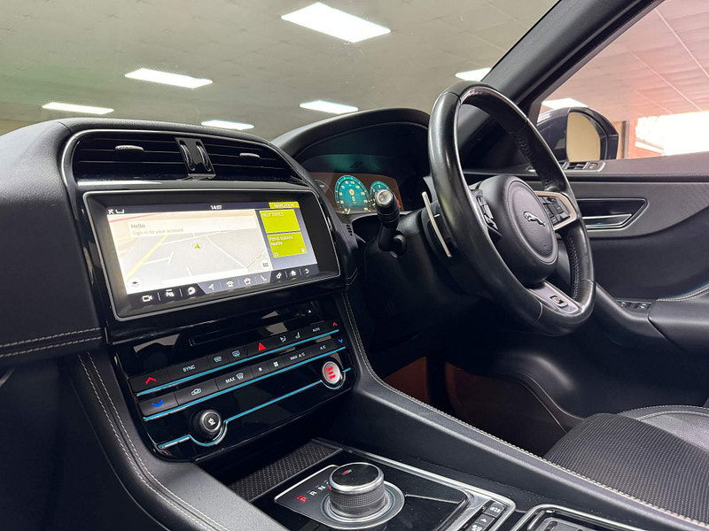 Jaguar F-PACE 3.0 D300 V6 S Auto AWD Euro 6 (s/s) 5dr 5dr Automatic 2025