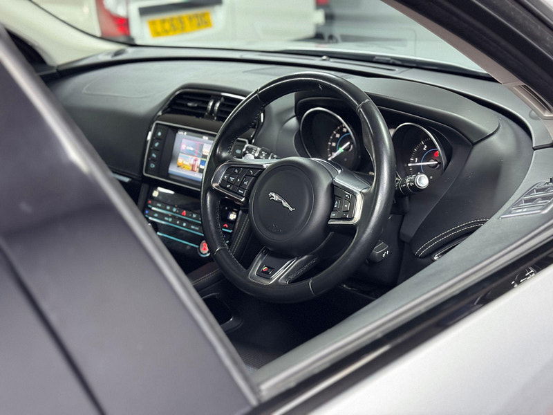 Jaguar F-PACE 3.0 D300 V6 S Auto AWD Euro 6 (s/s) 5dr 5dr Automatic 2025