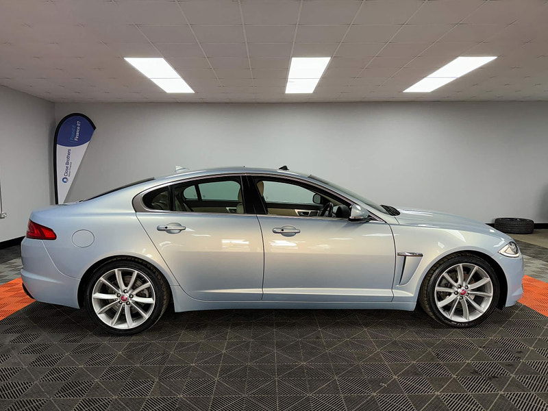 Jaguar XF 2.2d Premium Luxury Auto Euro 5 (s/s) 4dr 4dr Automatic 2024