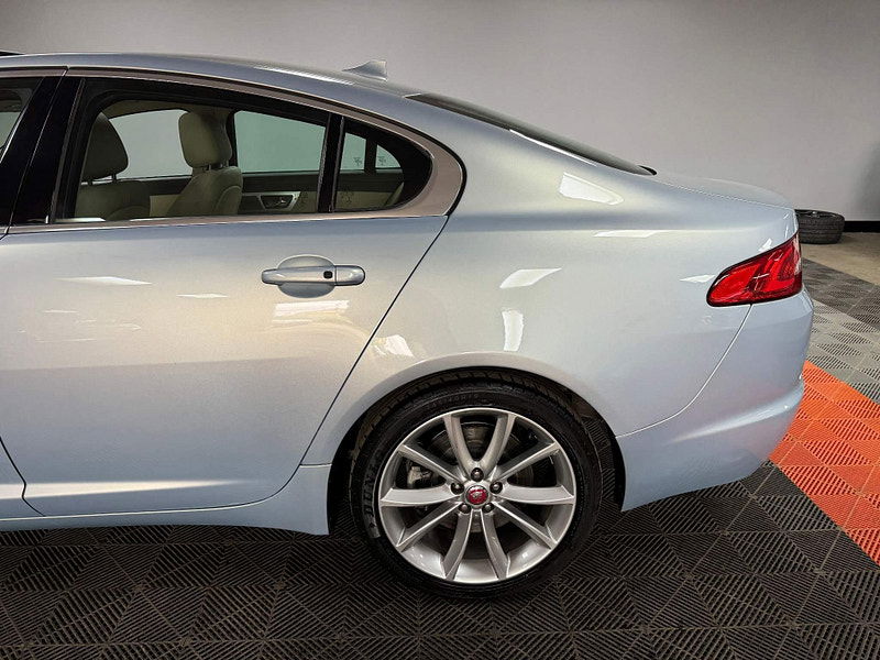 Jaguar XF 2.2d Premium Luxury Auto Euro 5 (s/s) 4dr 4dr Automatic 2024