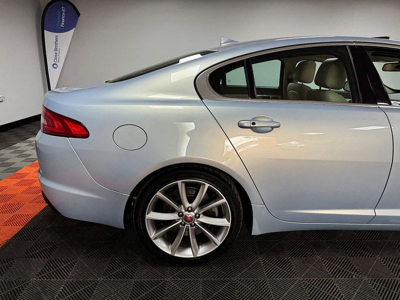 Jaguar XF 2.2d Premium Luxury Auto Euro 5 (s/s) 4dr 4dr Automatic 2024