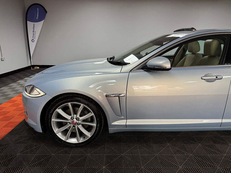 Jaguar XF 2.2d Premium Luxury Auto Euro 5 (s/s) 4dr 4dr Automatic 2024