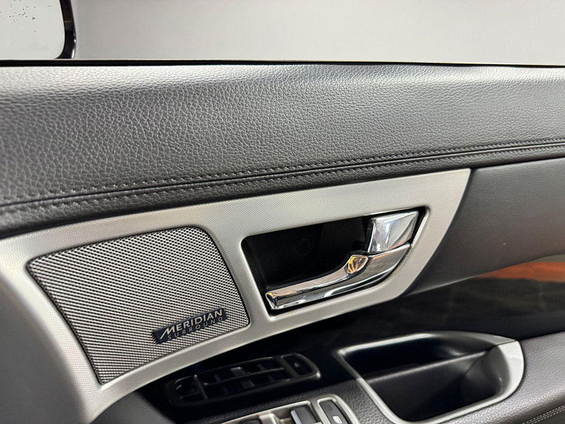 Jaguar XF 2.2d R-Sport Black Auto Euro 5 (s/s) 4dr 4dr Automatic 2025