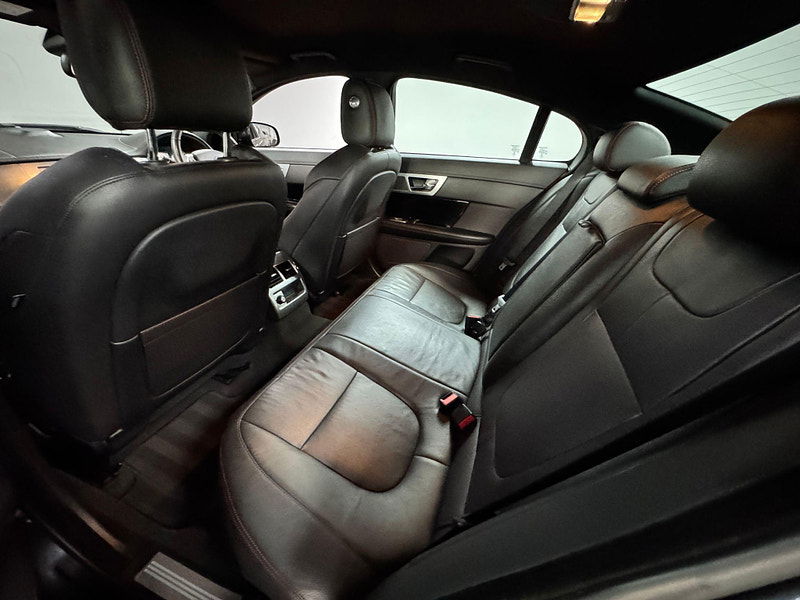 Jaguar XF 2.2d R-Sport Black Auto Euro 5 (s/s) 4dr 4dr Automatic 2025