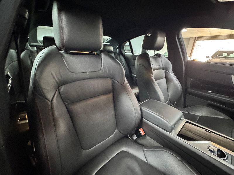 Jaguar XF 2.2d R-Sport Black Auto Euro 5 (s/s) 4dr 4dr Automatic 2025