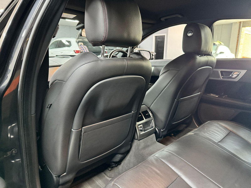 Jaguar XF 2.2d R-Sport Black Auto Euro 5 (s/s) 4dr 4dr Automatic 2025