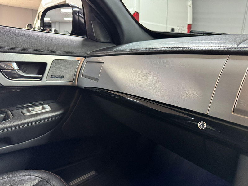 Jaguar XF 2.2d R-Sport Black Auto Euro 5 (s/s) 4dr 4dr Automatic 2025