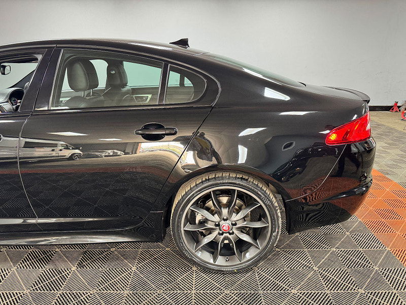 Jaguar XF 2.2d R-Sport Black Auto Euro 5 (s/s) 4dr 4dr Automatic 2025