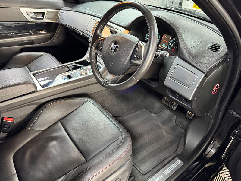 Jaguar XF 2.2d R-Sport Black Auto Euro 5 (s/s) 4dr 4dr Automatic 2025