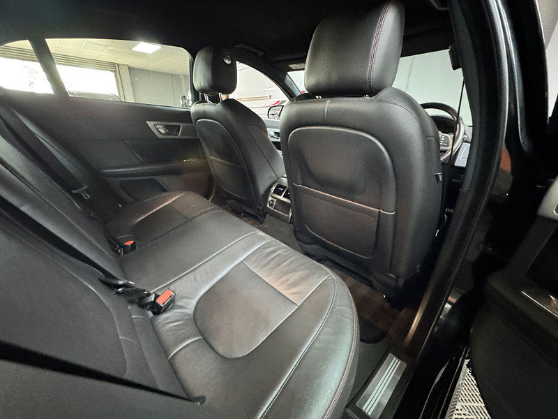 Jaguar XF 2.2d R-Sport Black Auto Euro 5 (s/s) 4dr 4dr Automatic 2025