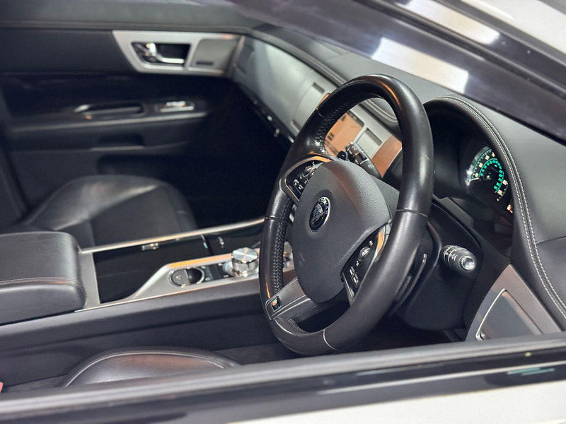 Jaguar XF 3.0d S V6 Portfolio Auto Euro 5 (s/s) 4dr 4dr Automatic 2026