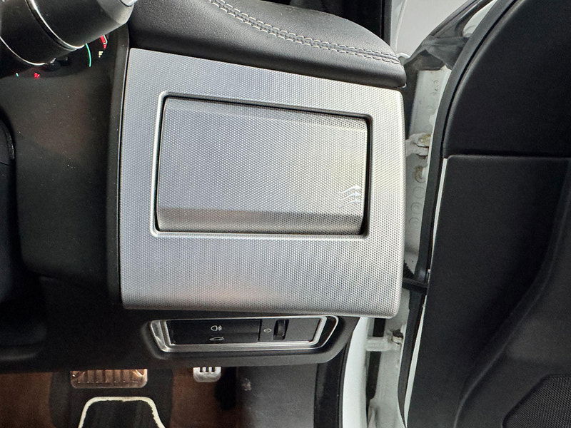 Jaguar XF 3.0d S V6 Portfolio Auto Euro 5 (s/s) 4dr 4dr Automatic 2026