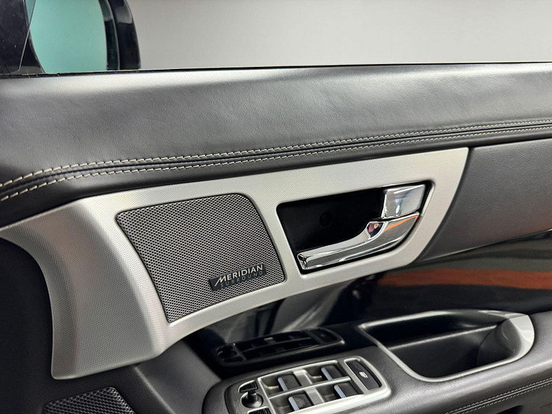 Jaguar XF 3.0d S V6 Portfolio Auto Euro 5 (s/s) 4dr 4dr Automatic 2026