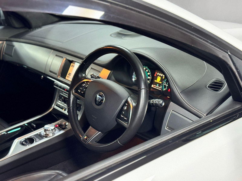 Jaguar XF 3.0d S V6 Portfolio Auto Euro 5 (s/s) 4dr 4dr Automatic 2026