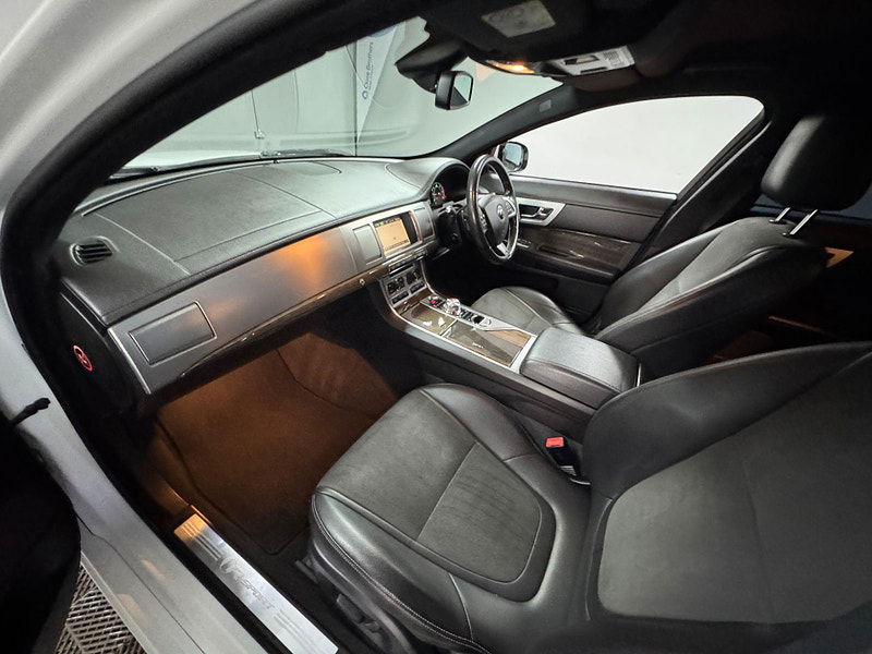 Jaguar XF 3.0d V6 R-Sport Auto Euro 5 (s/s) 4dr 4dr Automatic 2025