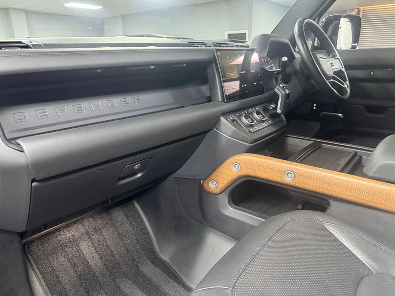 Land rover Defender 130 3.0 D300 MHEV X Auto 4WD Euro 6 (s/s) 5dr 5dr Automatic 2025