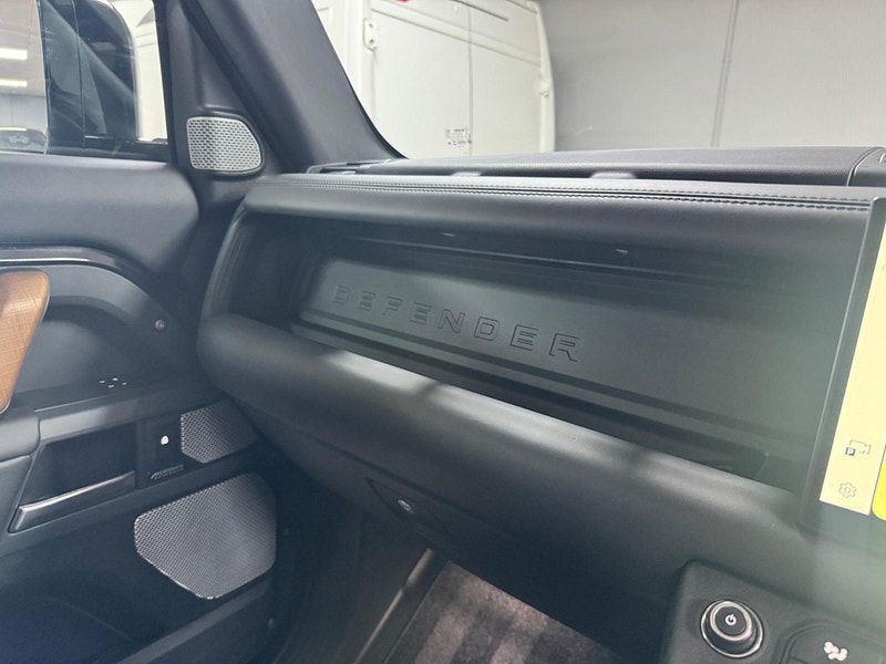 Land rover Defender 130 3.0 D300 MHEV X Auto 4WD Euro 6 (s/s) 5dr 5dr Automatic 2025