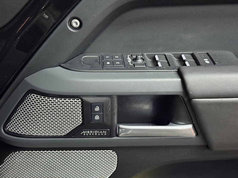 Land Rover Defender 130 3.0 D300 MHEV X Auto 4WD Euro 6 (s/s) 5dr 5dr Automatic 2026