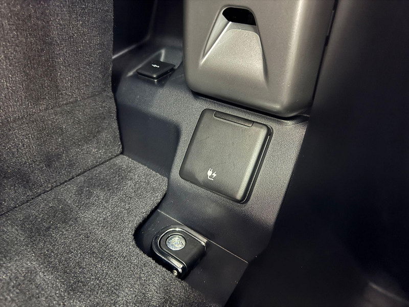 Land Rover Defender 130 3.0 D300 MHEV X Auto 4WD Euro 6 (s/s) 5dr 5dr Automatic 2026