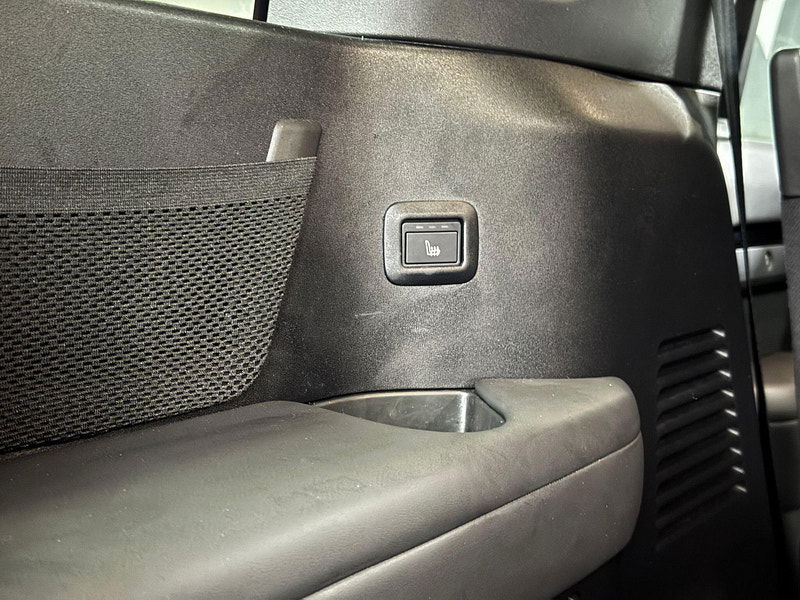 Land Rover Defender 130 3.0 D300 MHEV X Auto 4WD Euro 6 (s/s) 5dr 5dr Automatic 2026