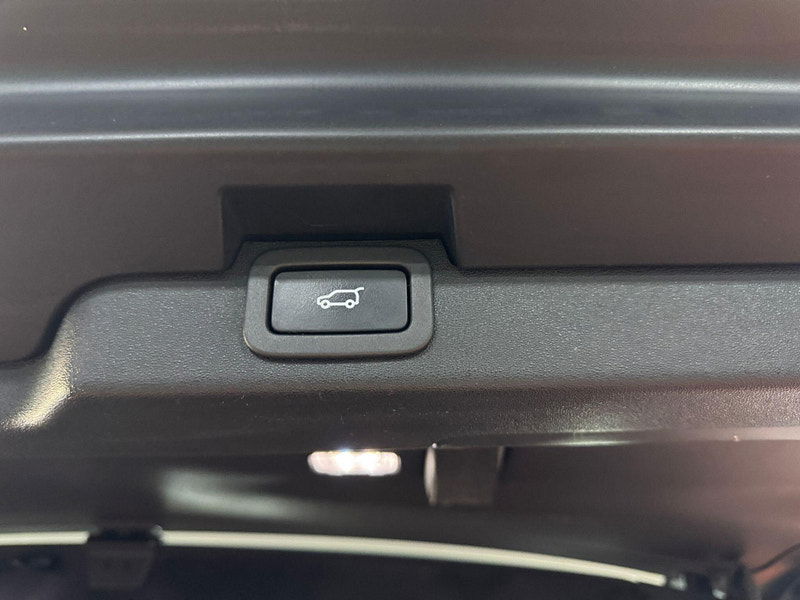 Land Rover DISCOVERY 3.0 SD V6 HSE Luxury Auto 4WD Euro 6 (s/s) 5dr 5dr Automatic 2025