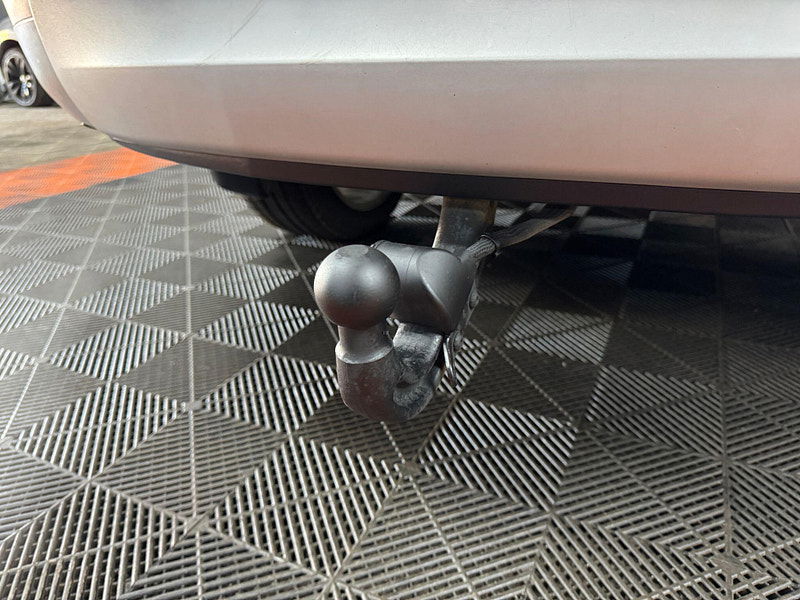 Land Rover DISCOVERY 3.0 SD V6 HSE Luxury Auto 4WD Euro 6 (s/s) 5dr 5dr Automatic 2025