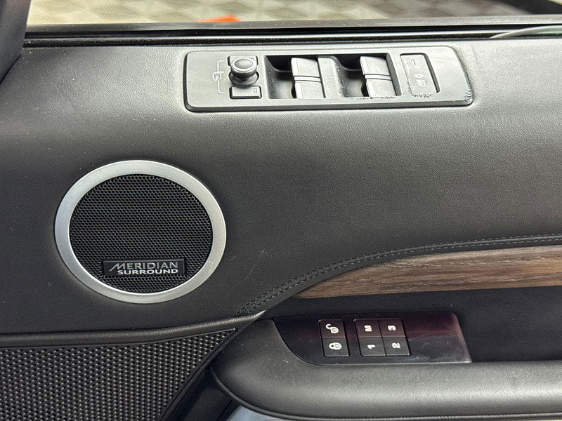 Land Rover DISCOVERY 3.0 SD V6 HSE Luxury Auto 4WD Euro 6 (s/s) 5dr 5dr Automatic 2025